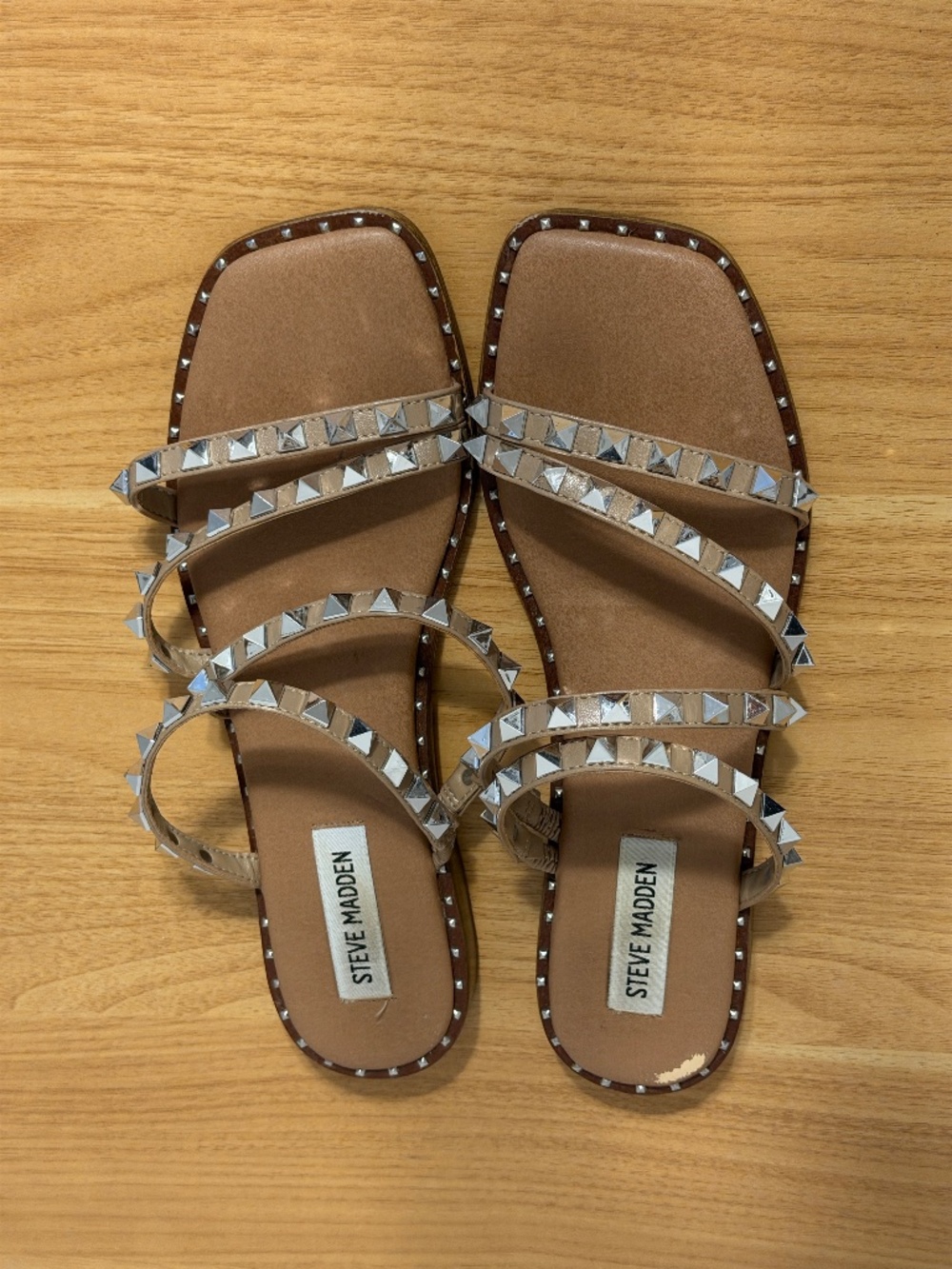 Steve Madden Skyler Sandals Tan Beige MultiStrap Silver Tone Pyramid Stud Design